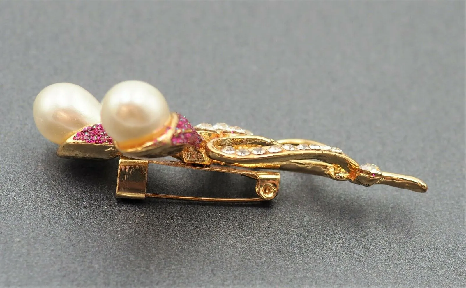 Lovely Faux Pearl Rhinestone Glitter Flower Fashion Brooch Collectable Jewellery