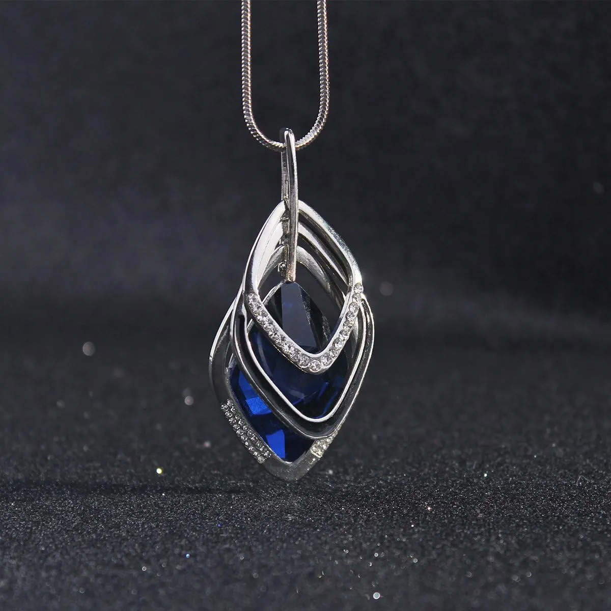 Solid Long Sweater Necklaces for Women Elegant Triple Stack Cubic Zirconia Pendant Rhombic Rhinestone Pendant Y Necklaces Fashion Jewelry