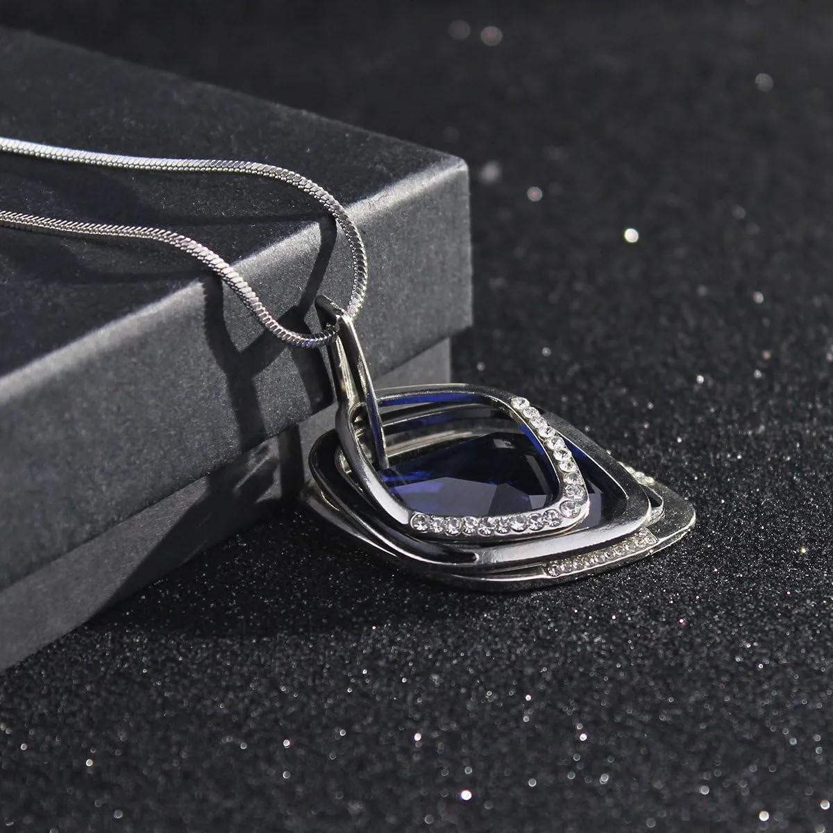 Solid Long Sweater Necklaces for Women Elegant Triple Stack Cubic Zirconia Pendant Rhombic Rhinestone Pendant Y Necklaces Fashion Jewelry