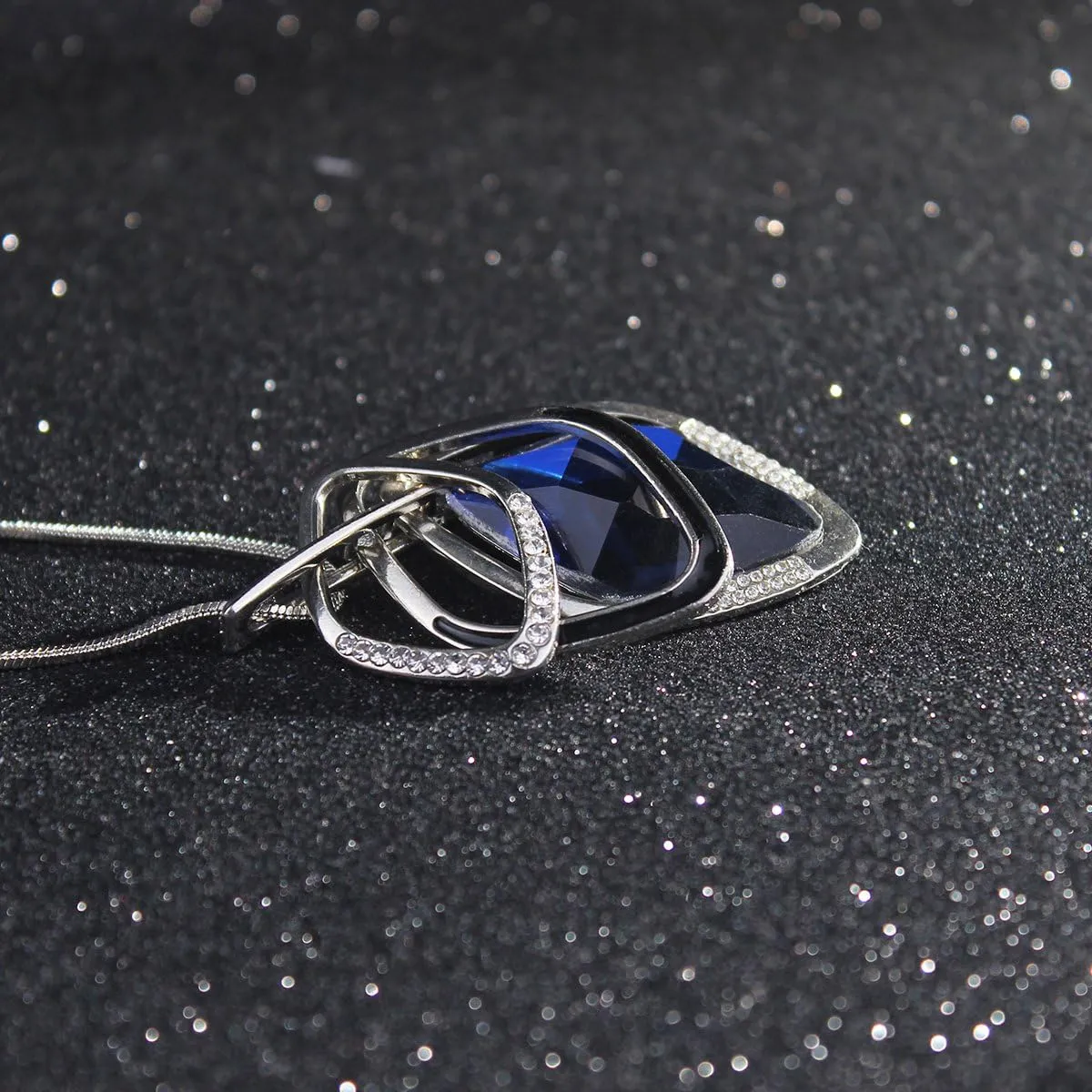 Solid Long Sweater Necklaces for Women Elegant Triple Stack Cubic Zirconia Pendant Rhombic Rhinestone Pendant Y Necklaces Fashion Jewelry